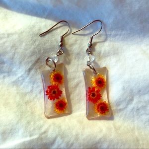 Acrylic earrings with real preserved flowers